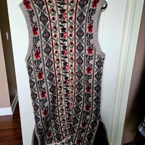 Gorgeous long Sweater Vest - Picture 4 of 5